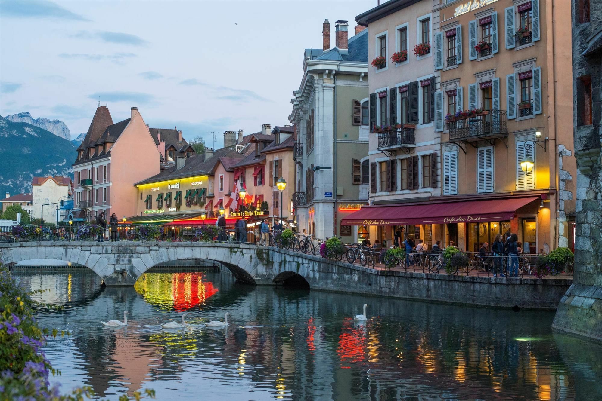 Hotel Campanile Annecy - Cran Gevrier Exterior foto